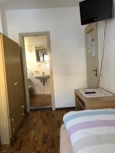 Ένα ή περισσότερα κρεβάτια σε δωμάτιο στο B&B Astor