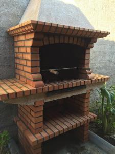 a brick pizza oven made out of bricks at Bungalow 2 (adosado) - Playa Arnela in Carballo