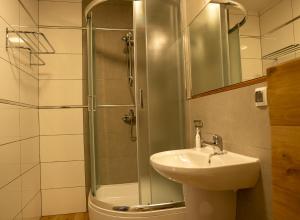 a bathroom with a sink and a shower at Ośrodek LZS CIS "Od Nowa" in Mielno
