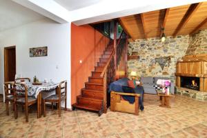 A seating area at Villa Areti - A Cottage in the Cretan Nature Még 24 kép