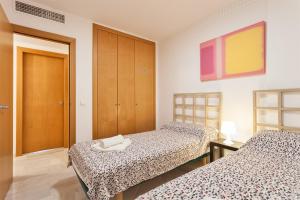 Posteľ alebo postele v izbe v ubytovaní Apartamento SAN FERMIN + 18 fotografií