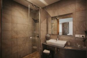 Ein Badezimmer in der Unterkunft La Trobada Hotel Boutique