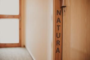 Ein Zertifikat, Auszeichnung, Logo oder anderes Dokument, das in der Unterkunft La Trobada Hotel Boutique ausgestellt ist