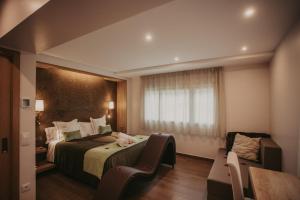 Ein Bett oder Betten in einem Zimmer der Unterkunft La Trobada Hotel Boutique