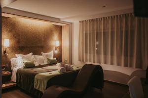 Ein Bett oder Betten in einem Zimmer der Unterkunft La Trobada Hotel Boutique