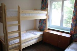 Łóżko lub łóżka w pokoju w obiekcie Hotel Medlov Depandance