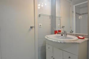 Ein Badezimmer in der Unterkunft RNET - RHC 1410 Roses Holiday Center