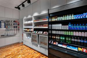 Supermarket nebo jiné obchody v  hotelu nebo okolí