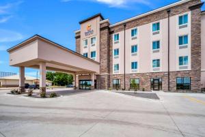 una representación de la parte delantera de un hotel en Comfort Inn & Suites North Platte I-80, en North Platte