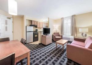 Gallery image of Birch Hills Suites - Blue Ash in Blue Ash
