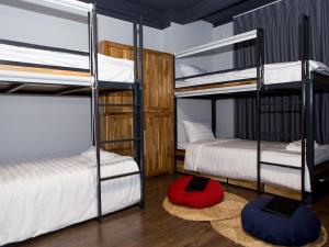 Letto o letti in una camera di Ha Noi Re Hostel