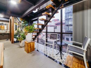 TV a/nebo společenská místnost v ubytování Ha Noi Re Hostel