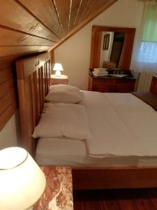 Ein Bett oder Betten in einem Zimmer der Unterkunft Guesthouse Arnika