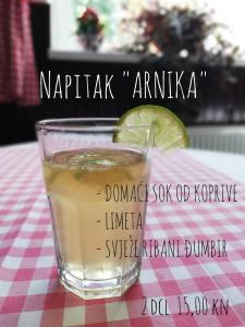 Getränke in der Unterkunft Guesthouse Arnika