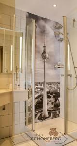 Koupelna v ubytování Hotel Schöneberg + 29 fotografií