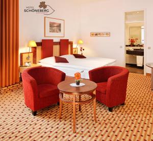Postel nebo postele na pokoji v ubytování Hotel Schöneberg