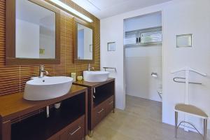 A bathroom at Villa Purpura Panoramic