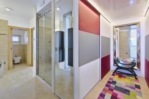 A bathroom at Villa Purpura Panoramic