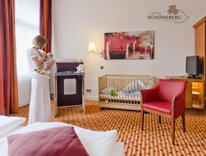 Postel nebo postele na pokoji v ubytování Hotel Schöneberg