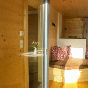 Ένα ή περισσότερα κρεβάτια σε δωμάτιο στο Das Haus Steger zu Stein