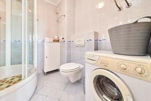 Koupelna v ubytování Apartment Vita Moela 23 & 24 + 35 fotografií