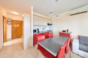 Kuchyň nebo kuchyňský kout v ubytování Apartment Vita Moela 23 & 24