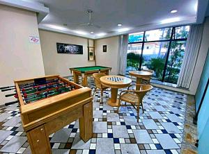 a room with a pool table and ping pong balls at Flat Capitania em Pitangueiras perto da praia in Guarujá