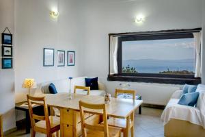 Posezení v ubytování Katevi Luxury Seafront Villa