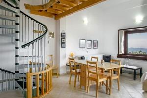 Posezení v ubytování Katevi Luxury Seafront Villa