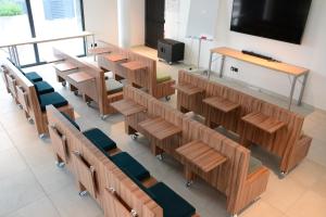 an overhead view of a classroom with desks and a tv at Live Hotels Bordeaux Lac in Bordeaux