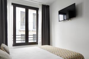 TV a/nebo společenská místnost v ubytování Hostal Arriazu + 29 fotografií