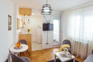 Kuhinja oz. manjša kuhinja v nastanitvi Apartman Mia