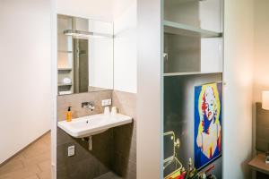 Koupelna v ubytování Hotel Trezor + 34 fotografií