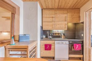 Kuchyň nebo kuchyňský kout v ubytování Appartement Mazot - Welkeys + 5 fotografií