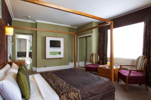 A bed or beds in a room at Derby Midland Hotel, BW Signature Collection