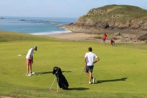 صورة لـ Dinard, très bel appartement***** avec vue sur mer في دينارد