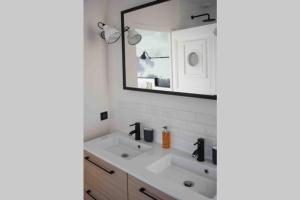 Koupelna v ubytování Dinard, très bel appartement***** avec vue sur mer + 26 fotografií