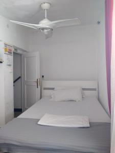 Cama o camas de una habitación en Hostel Bellavista Playa Malaga