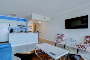 Una cocina o zona de cocina en 441-Waterfront, Amazing Views, WIFI, Pool and close to BUCS Stadium