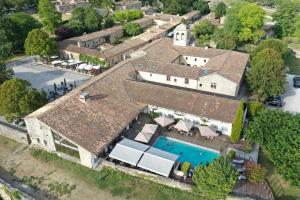 an aerial view of a house with a swimming pool at Logis H&ocirc;tel Restaurant La Citadelle in Blaye