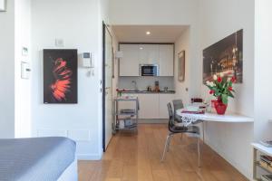 a small apartment with a kitchen and a table and chairs at Nostromondo Ciancaleoni Palace in Rome