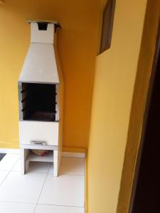 a lego house with a oven in a room at Jane Ilha in Ilha Comprida