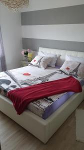 Un pat sau paturi într-o cameră la Apartments Tatjana