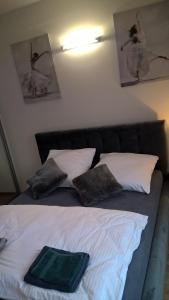 Säng eller sängar i ett rum på Apartament Skandynawski Premium