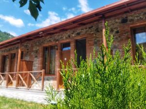 Ogród w obiekcie Borjomi Cottages