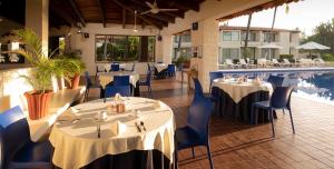 Cabo Blanco Hotel and Marina餐厅或其他用餐的地方