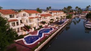 Loftmynd af Cabo Blanco Hotel and Marina