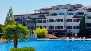 Bazén v ubytování APARTELLO Modern Apartments - CASA REAL in Sveti Vlas nebo v jeho okolí