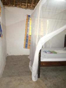 Giường trong phòng chung tại Room in BB - Mida Creek Eco Camp community project,Mida Creek Watamu Kilifi County