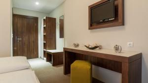 TV a/nebo společenská místnost v ubytování Hotel Nordhausen
